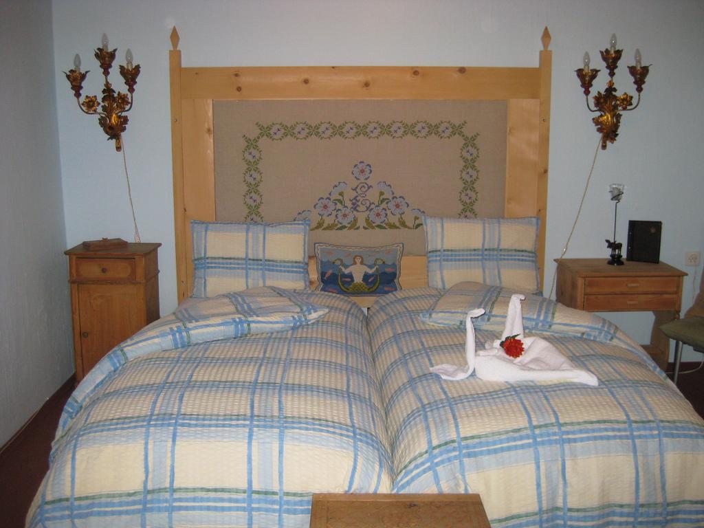 Garni Fluela Susch Hotel Kamer foto