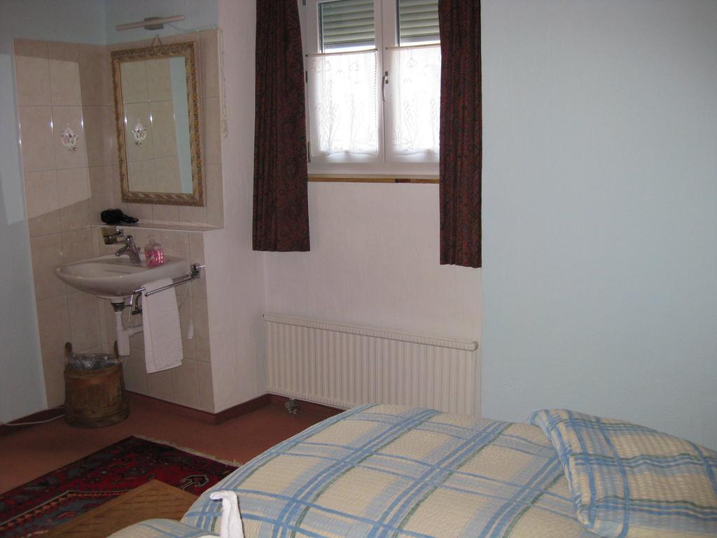 Garni Fluela Susch Hotel Kamer foto