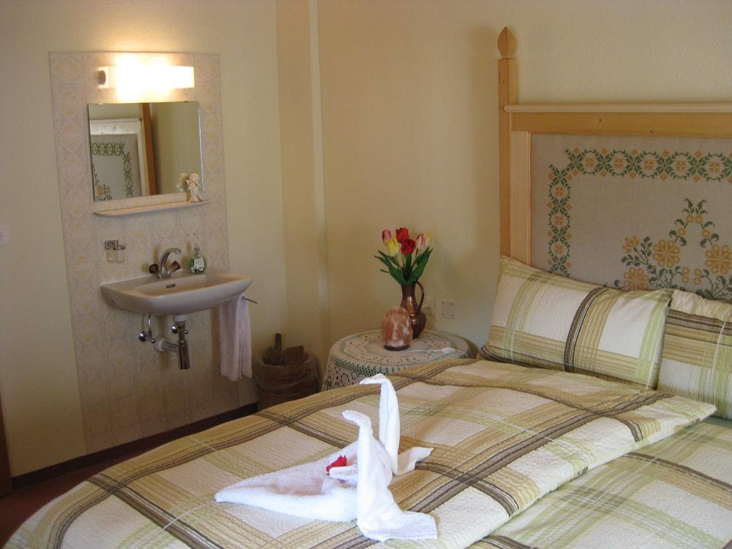 Garni Fluela Susch Hotel Kamer foto
